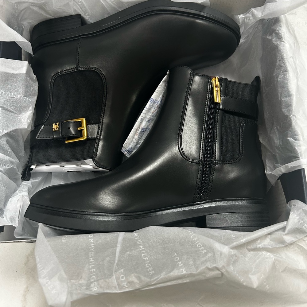 Tommy Hilfiger size 9 Women's Casual Chelsea Booties